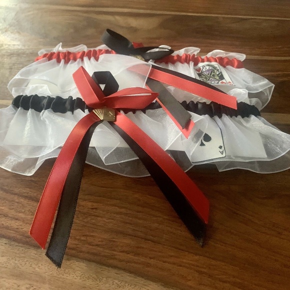 Red Black Satin Las Vegas Queen Ace Card Gold Charm Mesh Stretch Garter Band Set - Picture 9 of 12